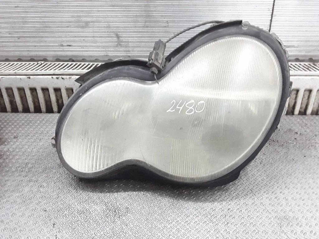 Headlight/headlamp – Mercedes-Benz C-Class W203 (2000-2007)