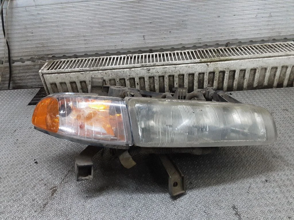 Headlight/headlamp – Chrysler Stratus (1995-2001), right
