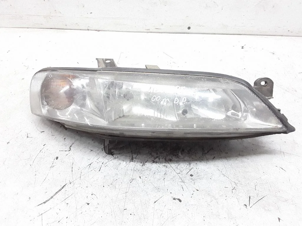 Headlight/headlamp – right