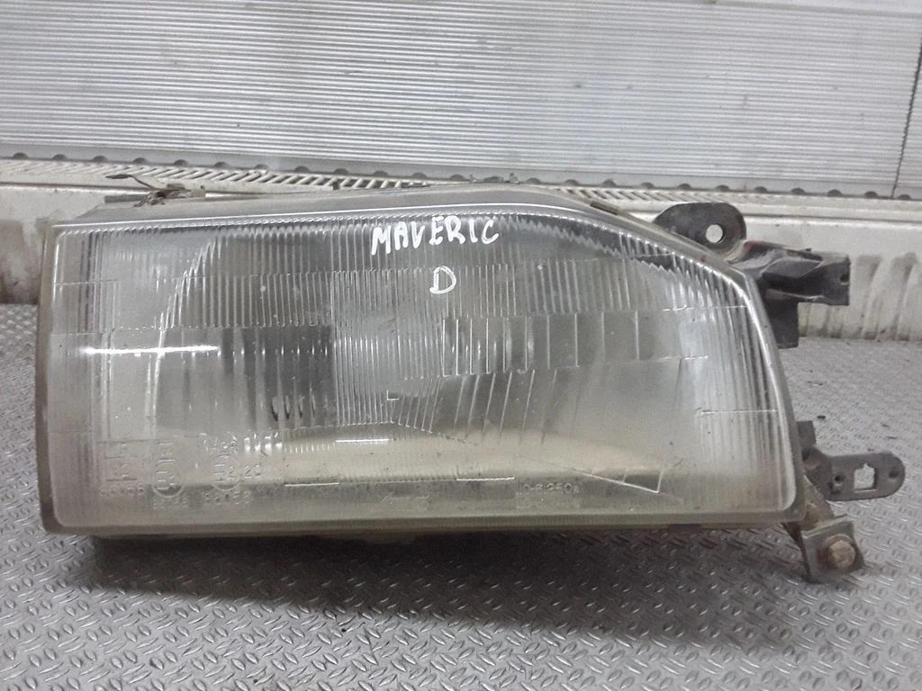 Headlight/headlamp – Mazda 121 SM (1996-2002), right