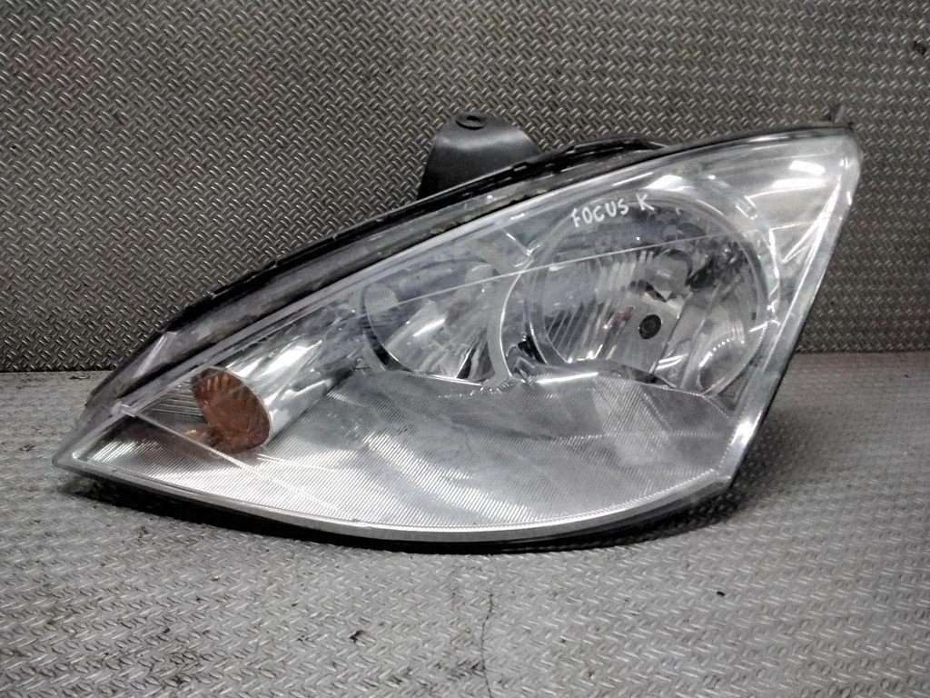 Headlight/headlamp – Ford Focus (1998-2004)