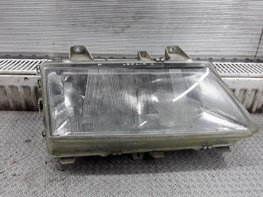 Headlight/headlamp – right