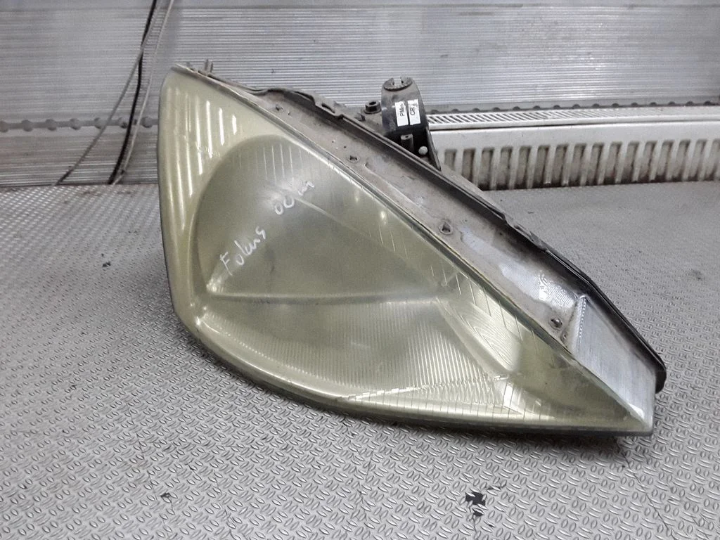 Headlight/headlamp – Ford Focus (1998-2004)