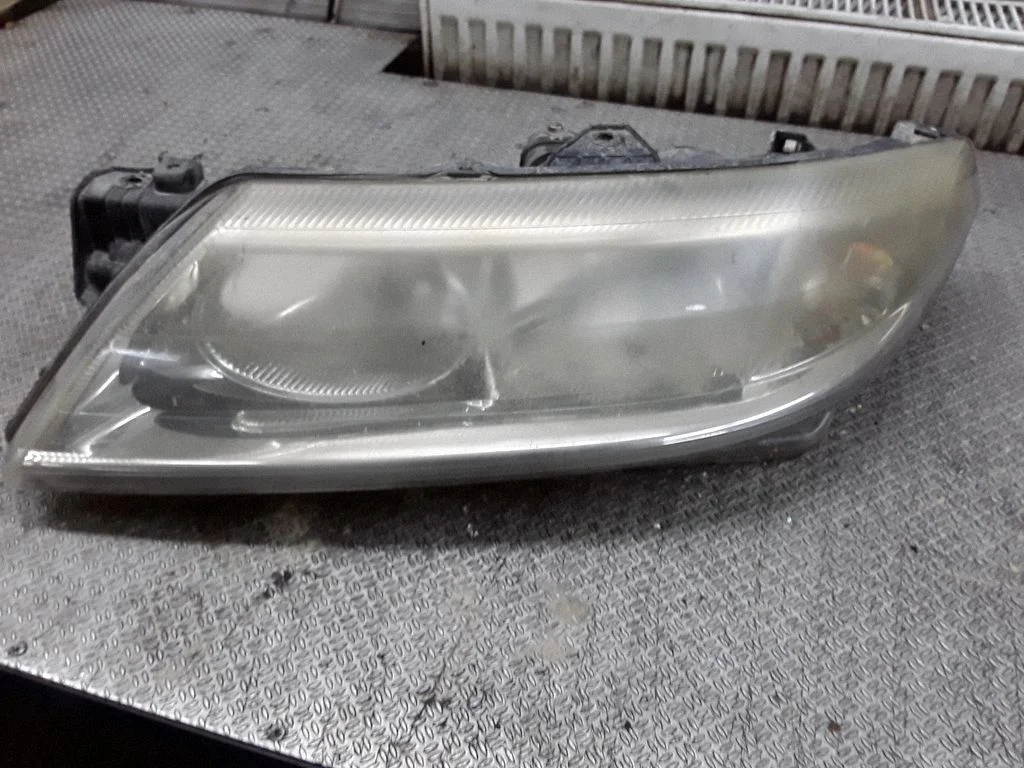 Headlight/headlamp – Renault Laguna II (2001-2007)