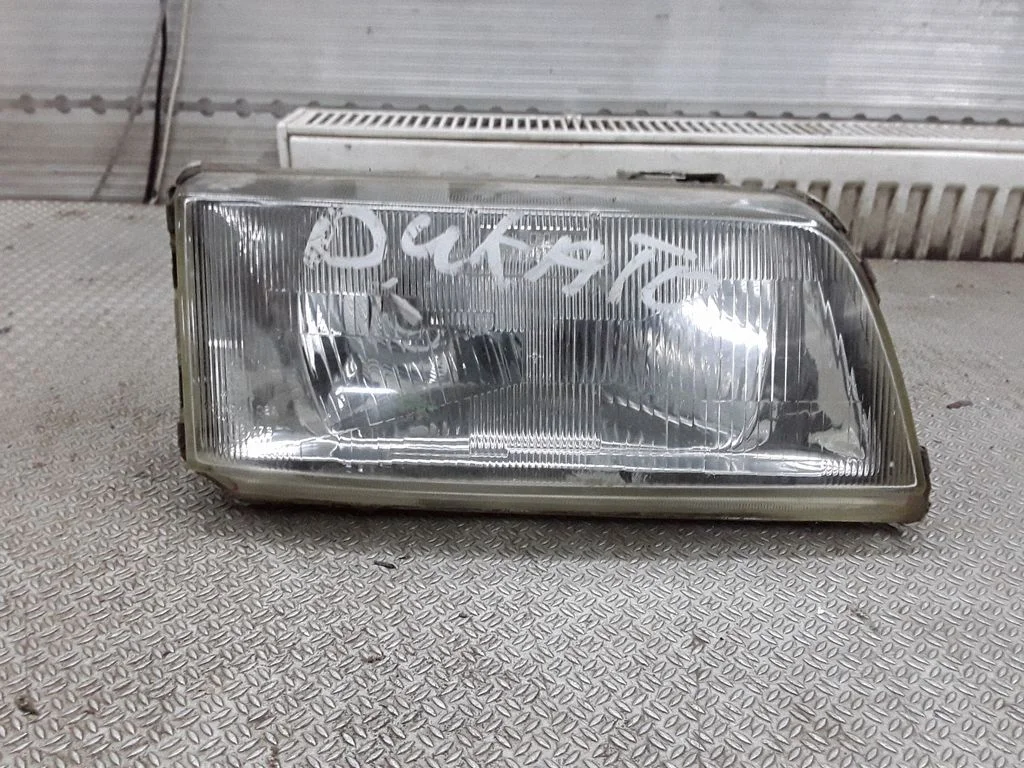 Priekšējais lukturis E349979