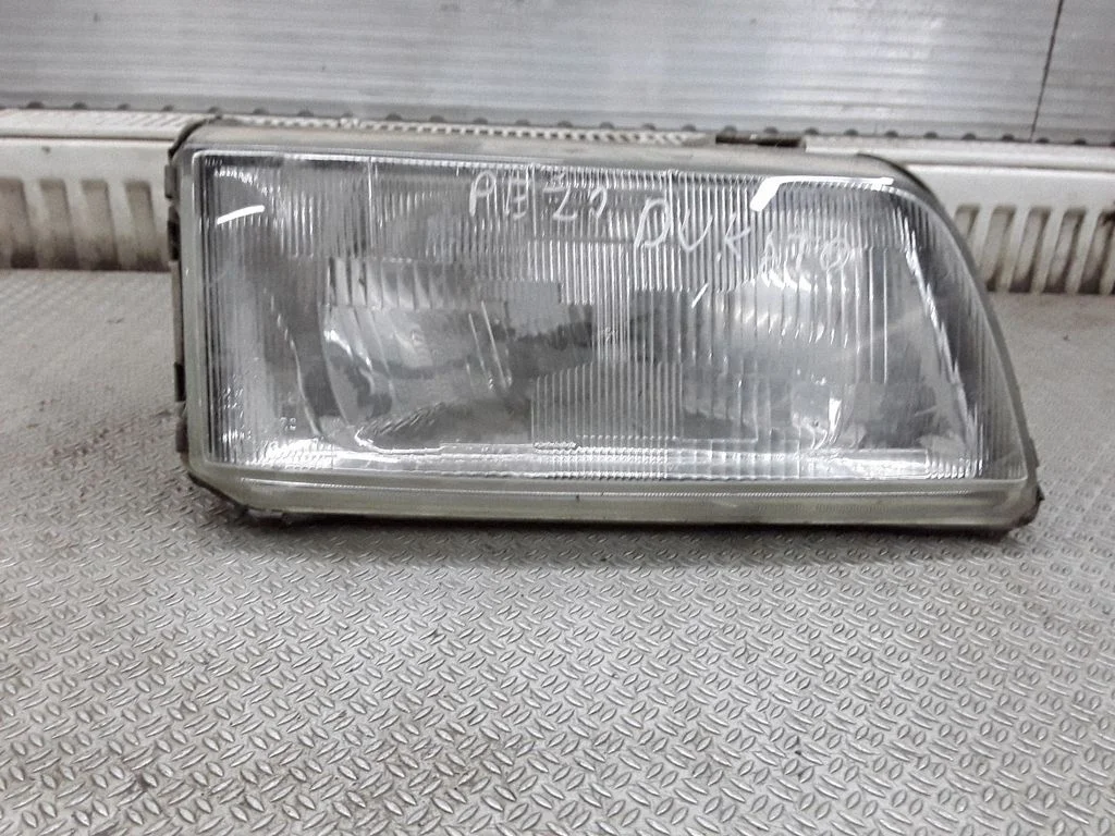 Priekšējais lukturis E349979
