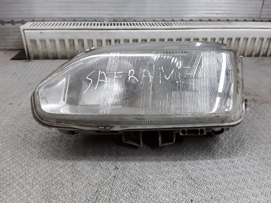 Headlight/headlamp – Renault Safrane (1992-2000)