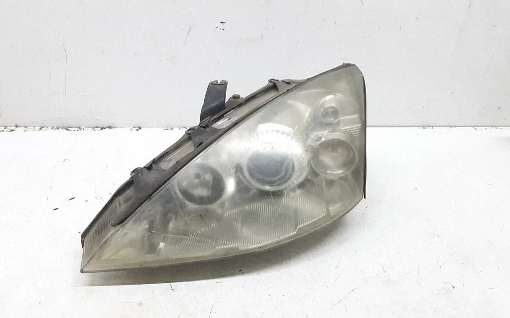Headlight/headlamp – left