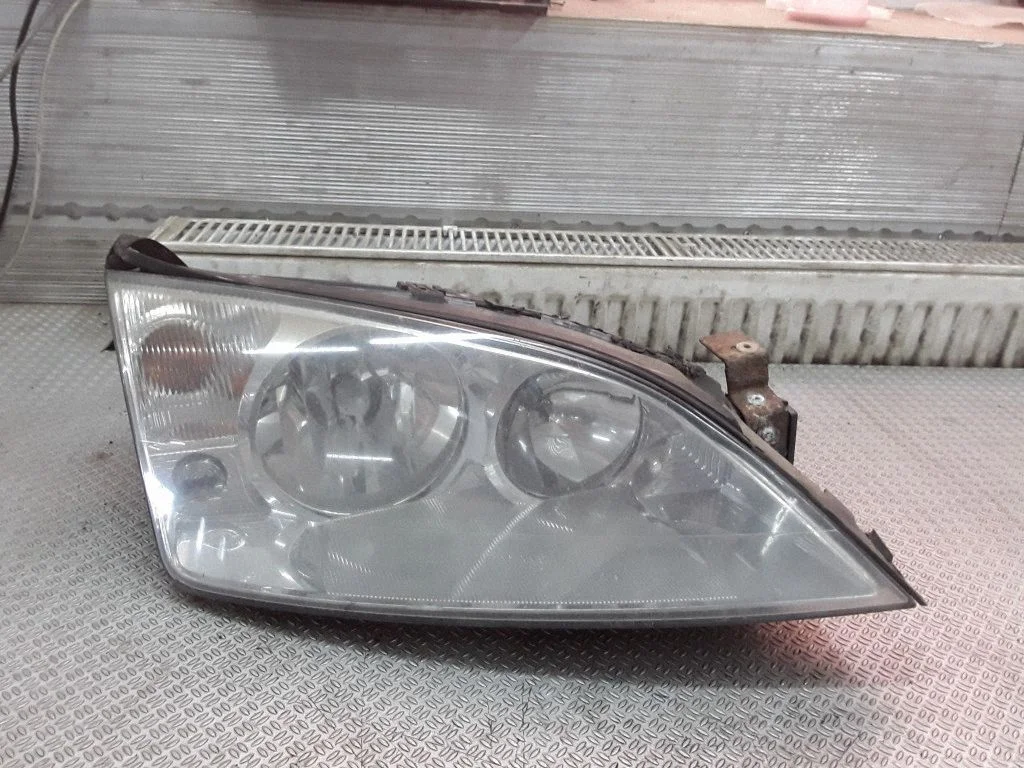 Headlight/headlamp – Ford Mondeo Mk III (2000-2007)
