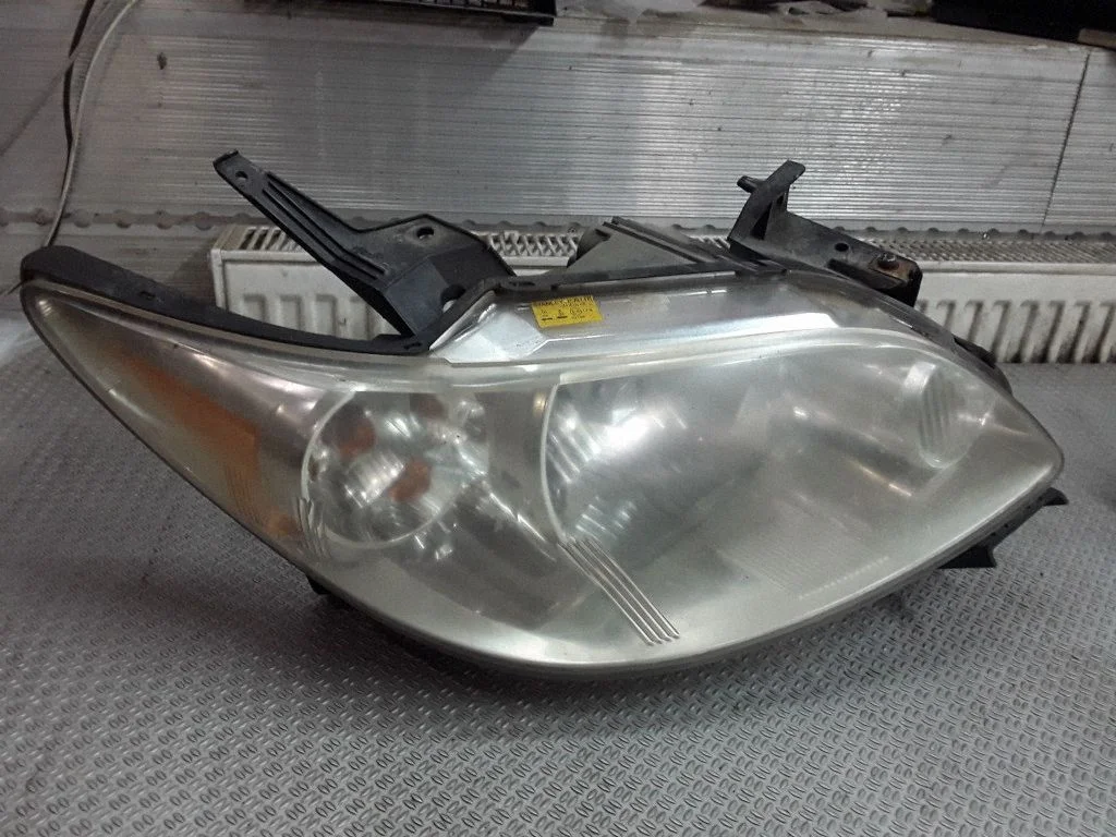 Reflektor – Mazda MPV II LW (1999-2007), prawa