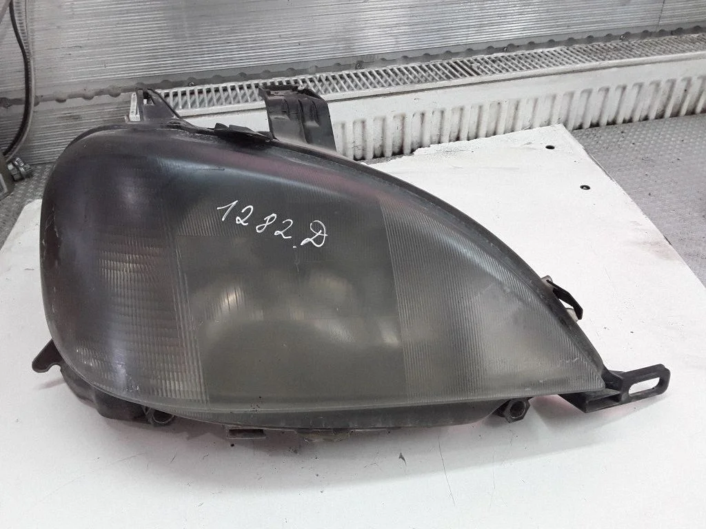 Headlight/headlamp – right