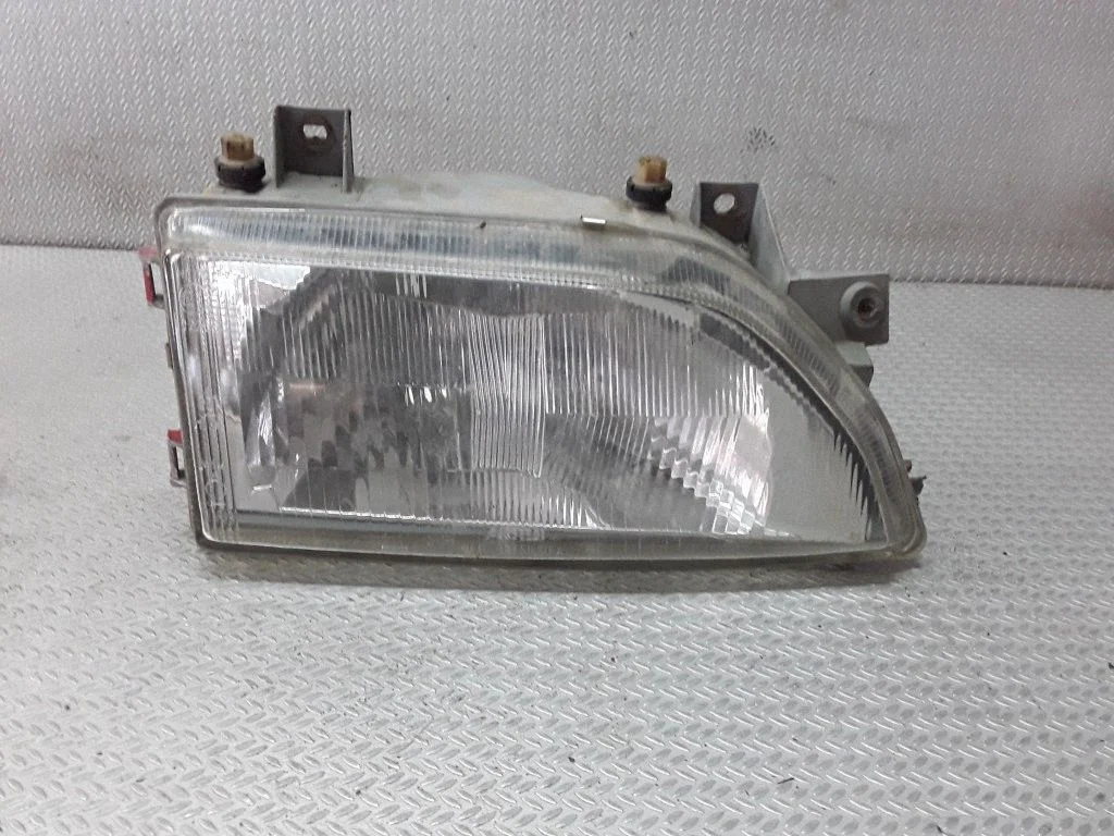 Priekšējais lukturis – Ford Escort (1990-1995), labā