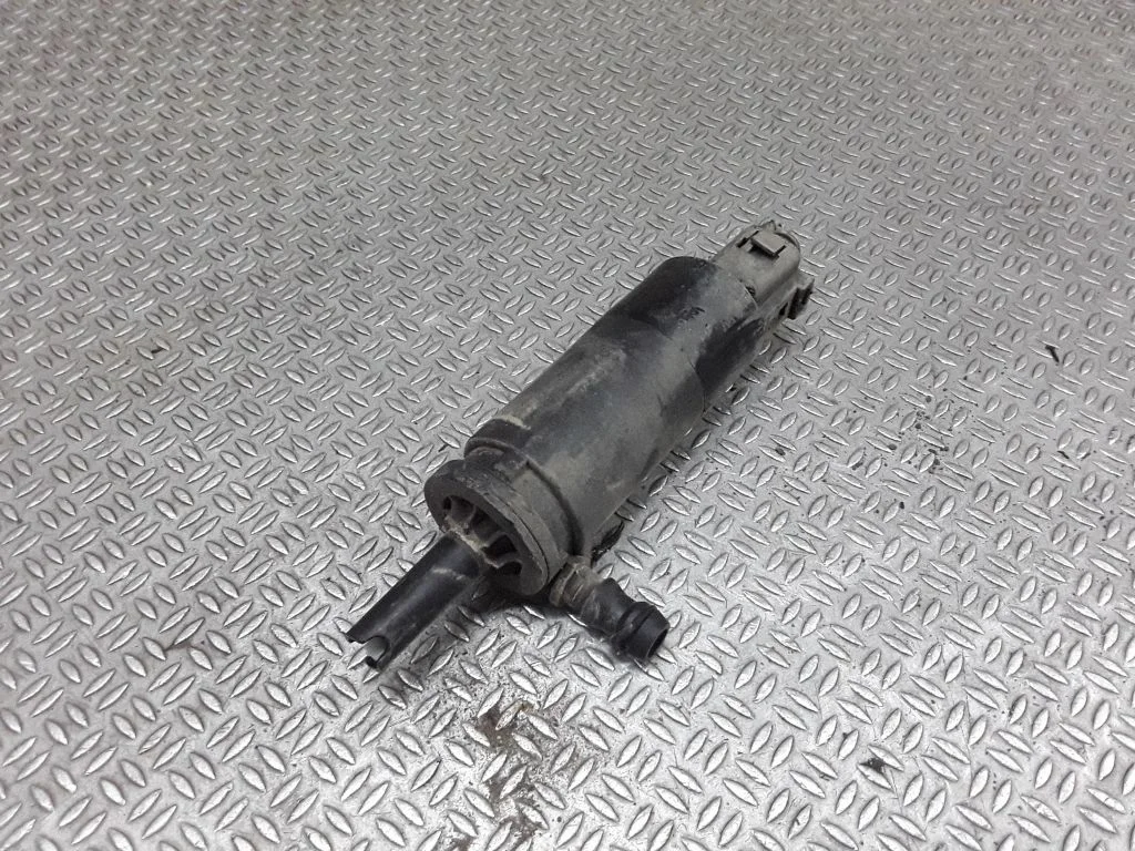 Headlight washer pump – Volkswagen Passat B6 (2005-2010)