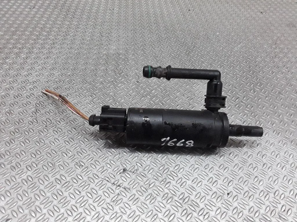 Headlight washer pump – Volkswagen Golf Plus (2005-2013)