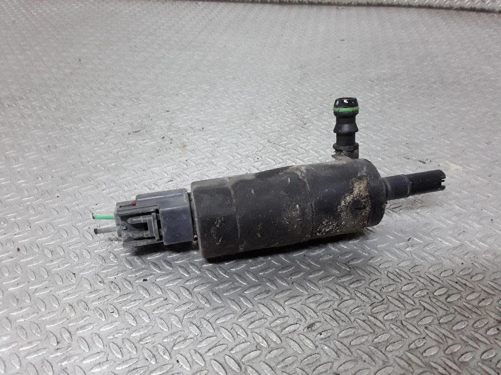 Headlight washer pump – Ford Focus C-MAX (2003-2010)
