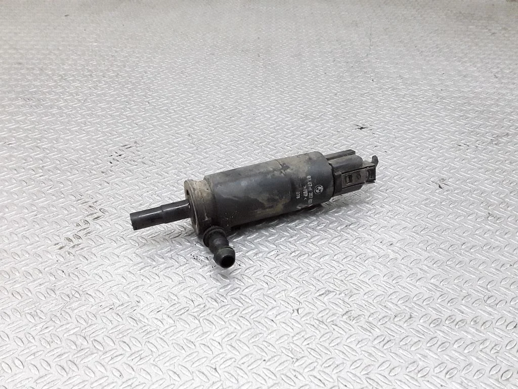 Headlight washer pump – BMW 5 Series E39 (1996-2003)