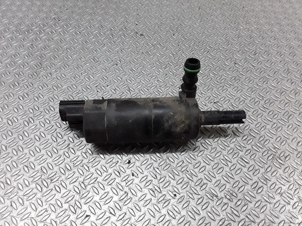 Headlight washer pump – Ford Focus C-MAX (2003-2010)