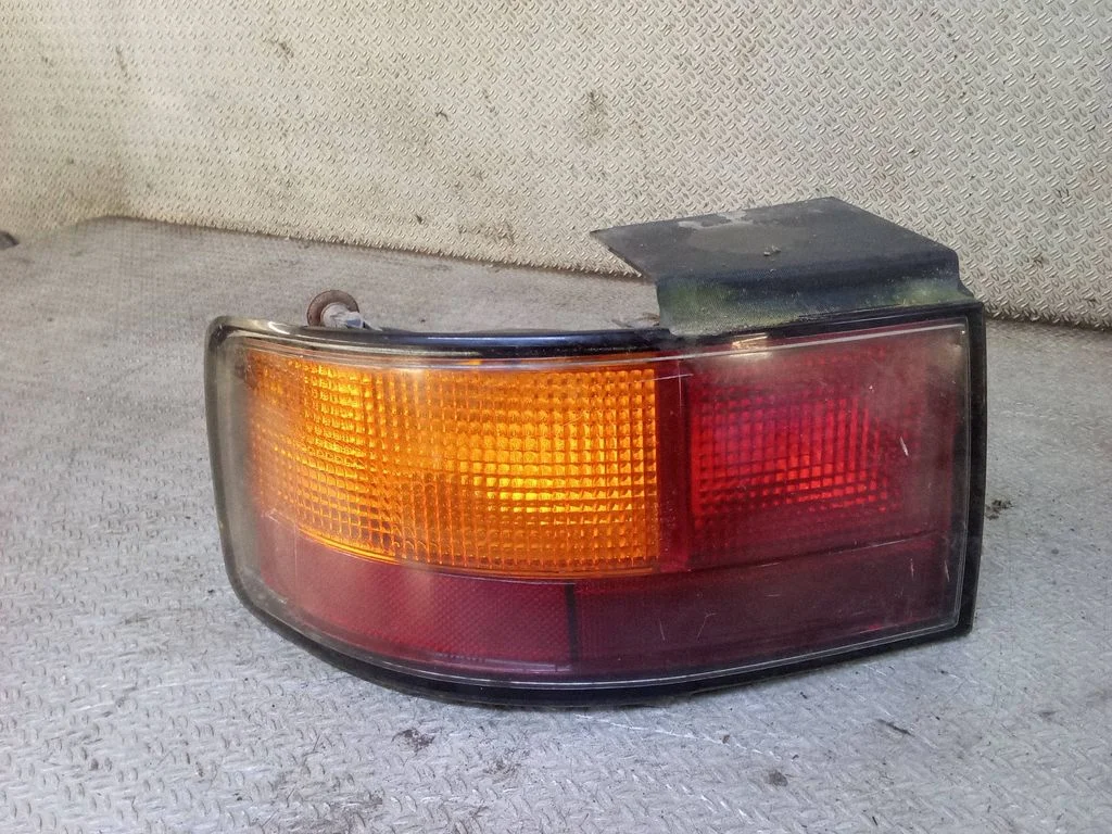 Lampa tylna w błotniku 16516009