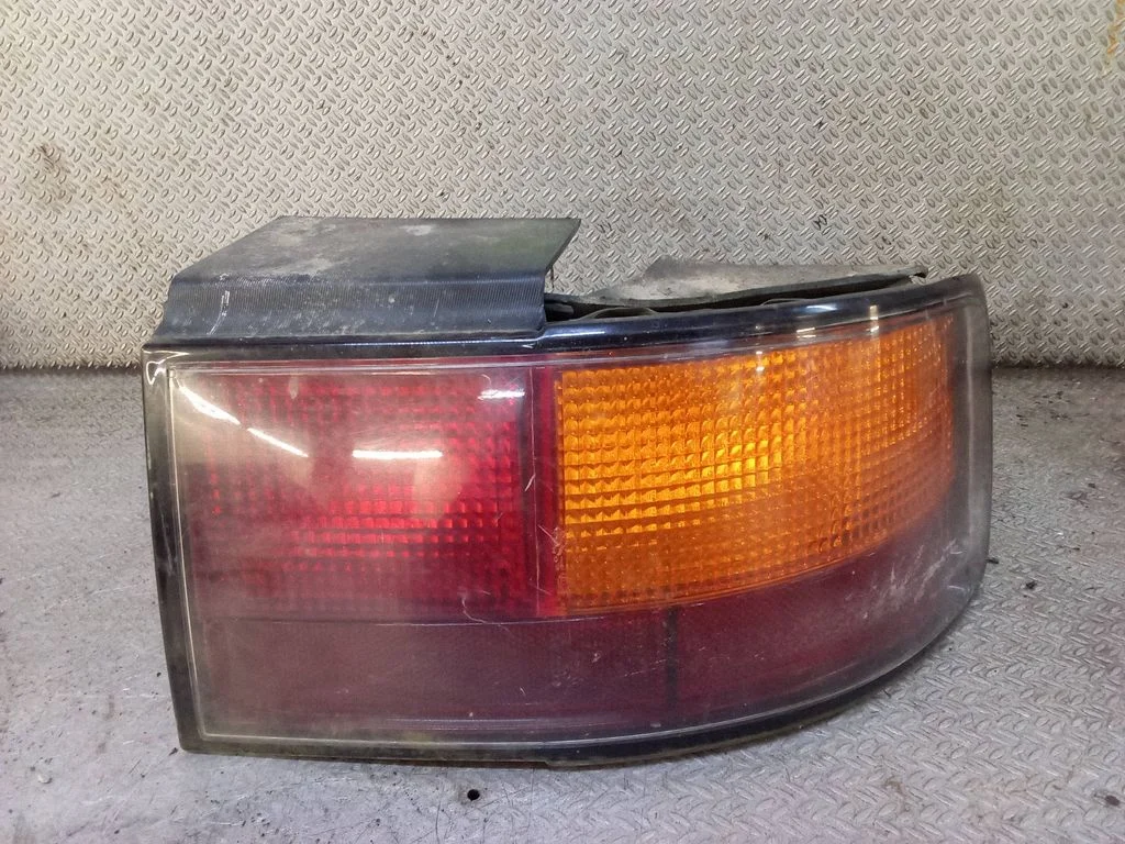 Lampa tylna w błotniku 16516010