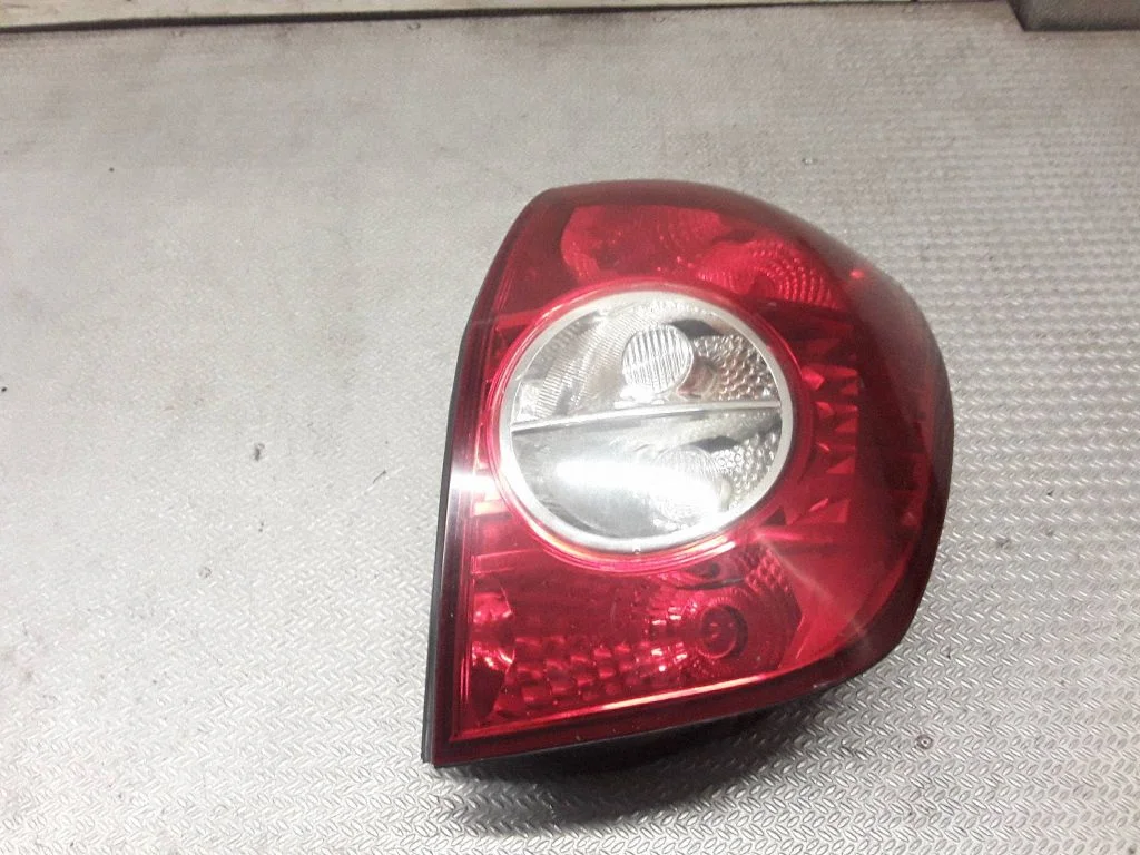Lampa tylna w błotniku – prawa