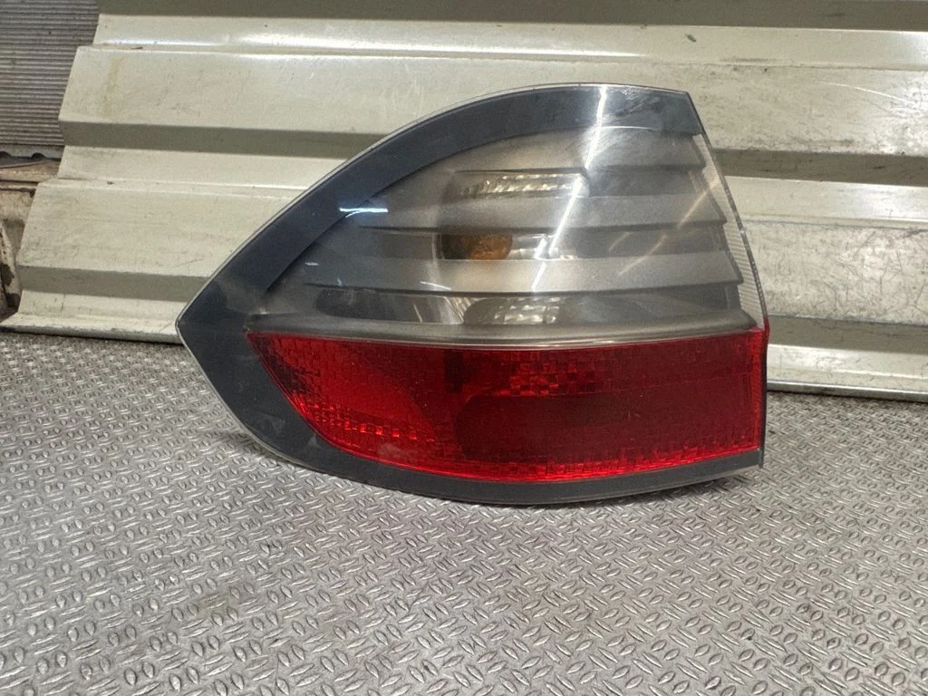 Lampa tylna w błotniku 02RS1