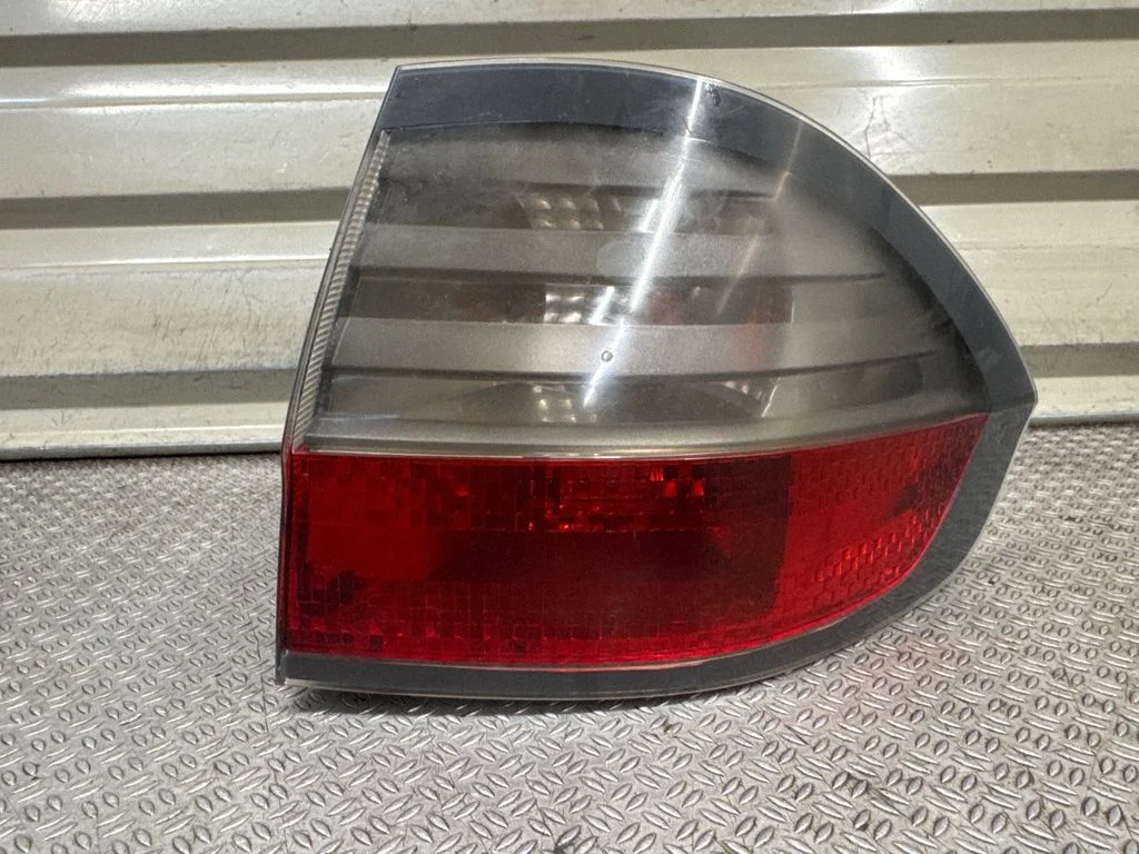Lampa tylna w błotniku 02RR1