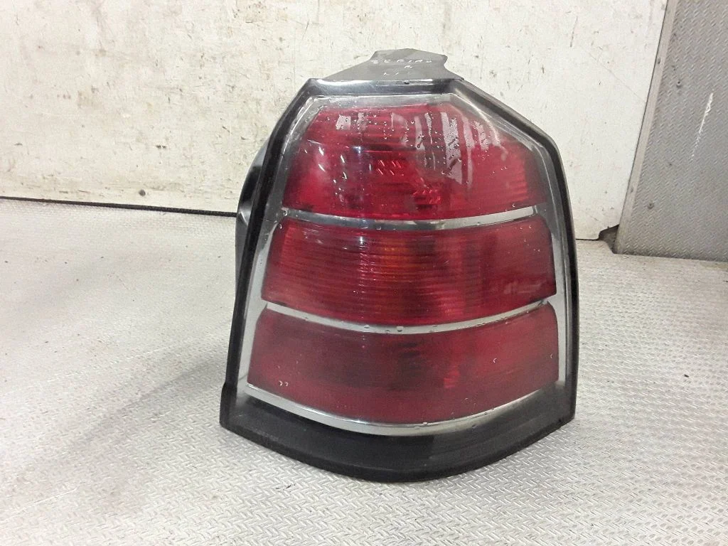Lampa tylna w błotniku – prawa