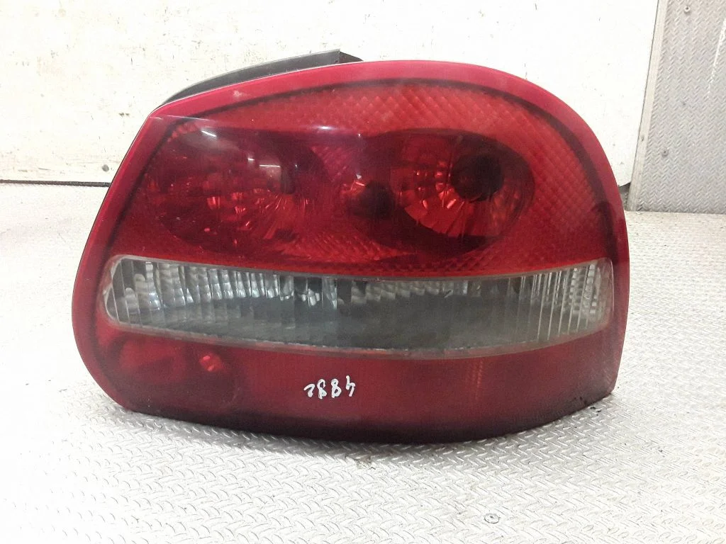 Aizmugurējais lukturis virsbūvē 4X43N13404A