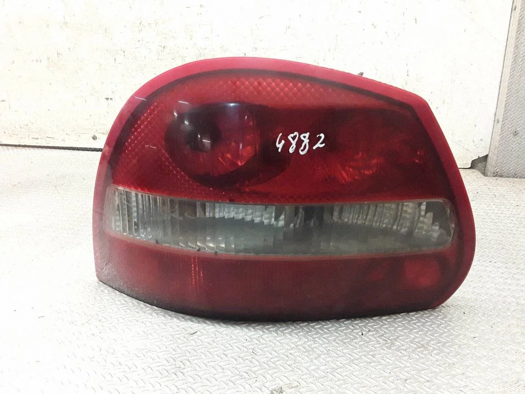 Aizmugurējais lukturis virsbūvē 4X43N13405A