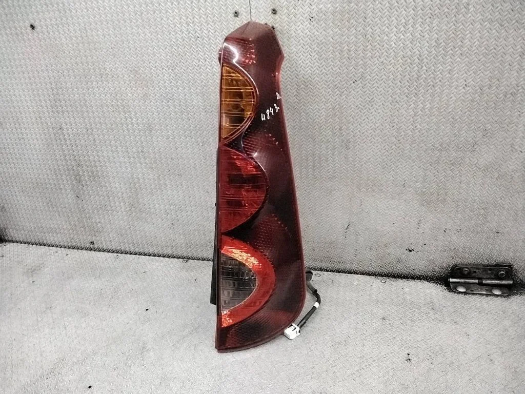 Lampa tylna w błotniku – prawy tył
