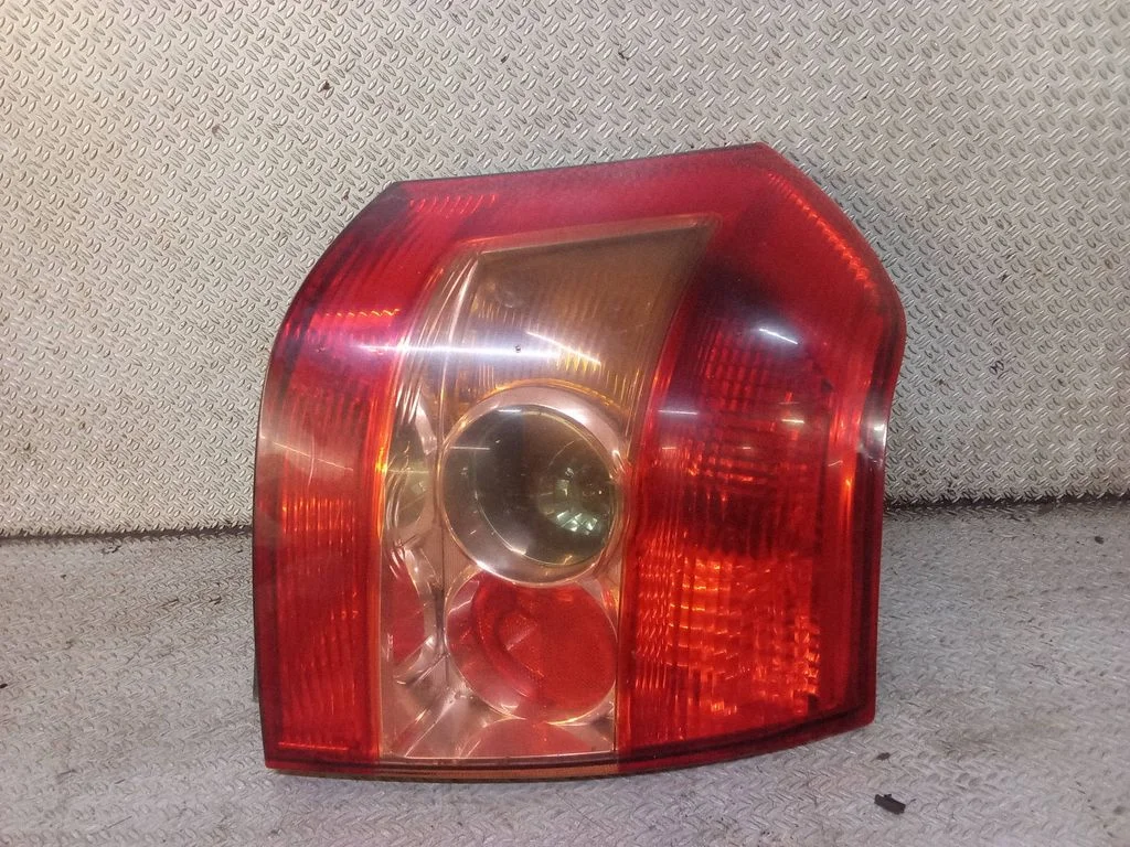 Rear/tail lights – Toyota Matrix (E130) (2001-2008)