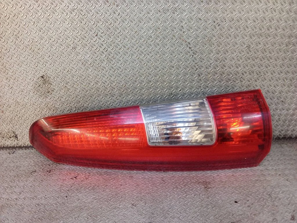 Lampa tylna w błotniku – Volvo XC70 (2001-2004)