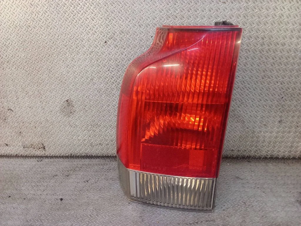 Lampa tylna w błotniku 9154497