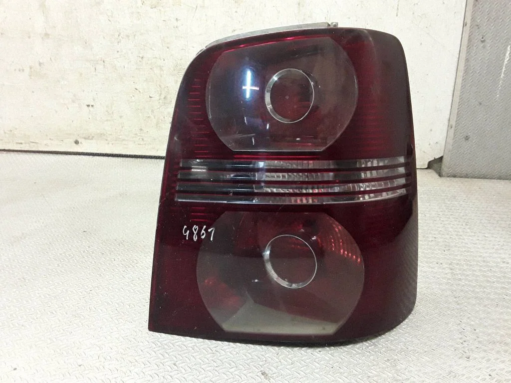 Lampa tylna w błotniku – Volkswagen Touran II (2010-2016)
