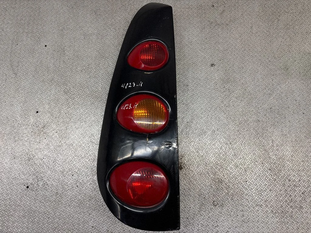 Lampa tylna w błotniku A4548200164