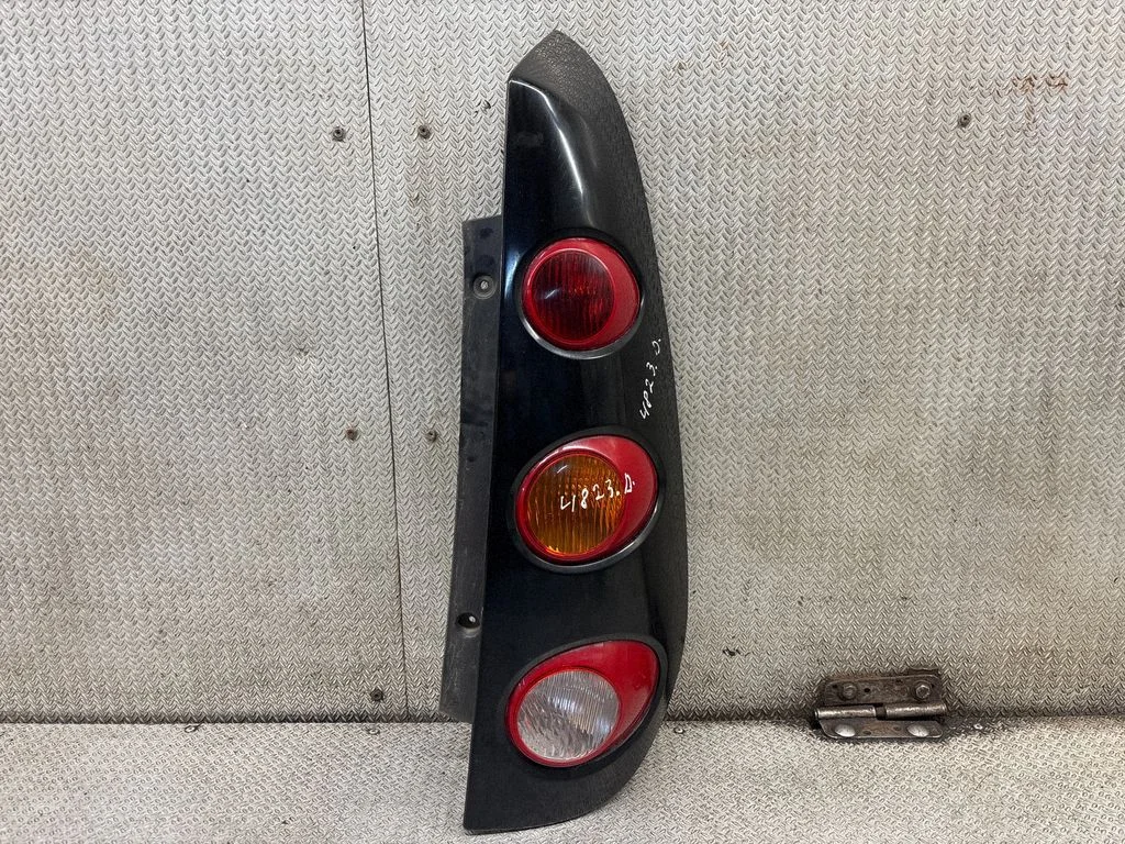 Lampa tylna w błotniku A4548200064