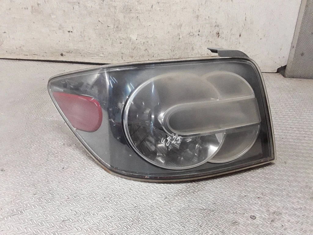 Lampa tylna w błotniku – lewa
