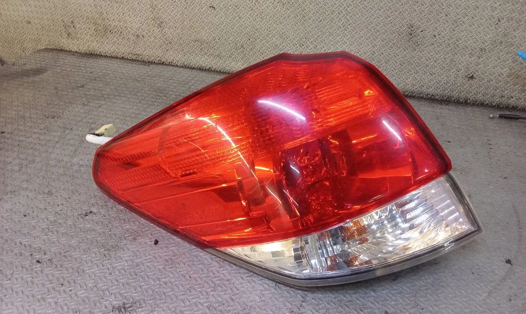Rear/tail lights – left