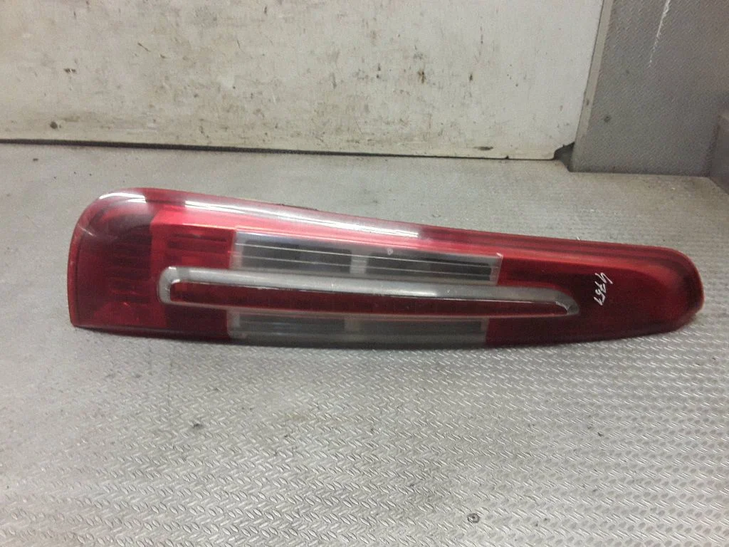 Lampa tylna w błotniku – lewa