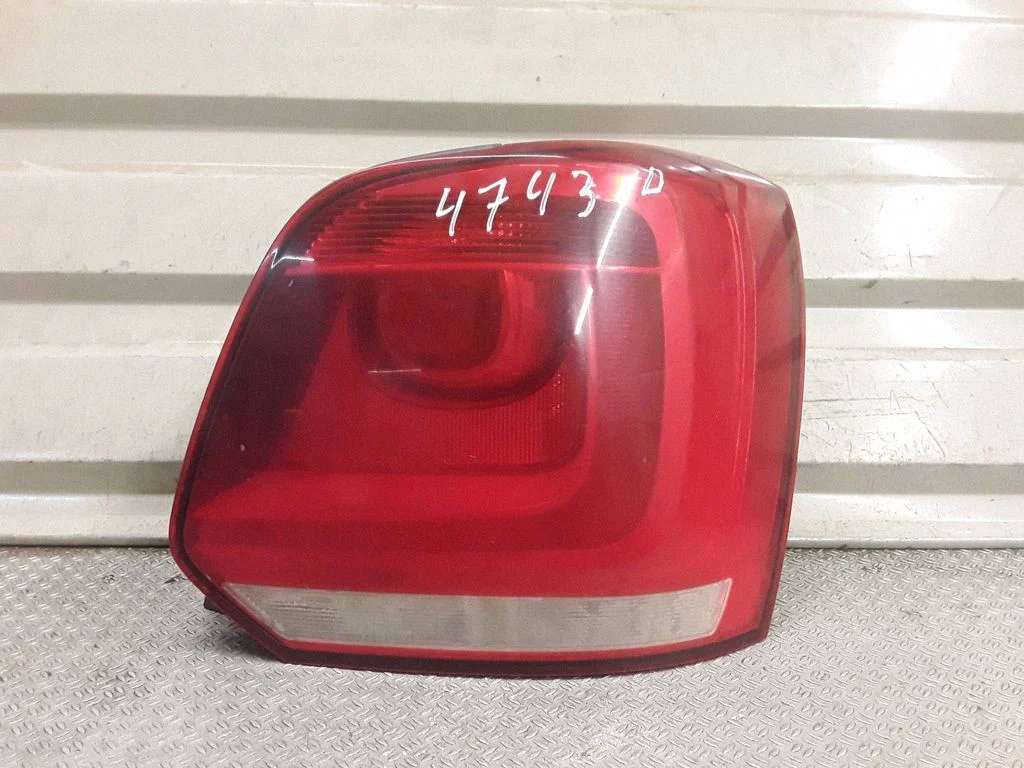 Lampa tylna w błotniku 6R0945258