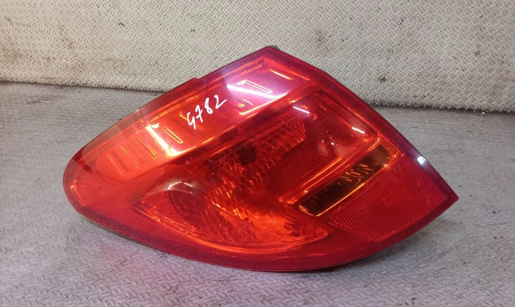 Lampa tylna w błotniku 13253627