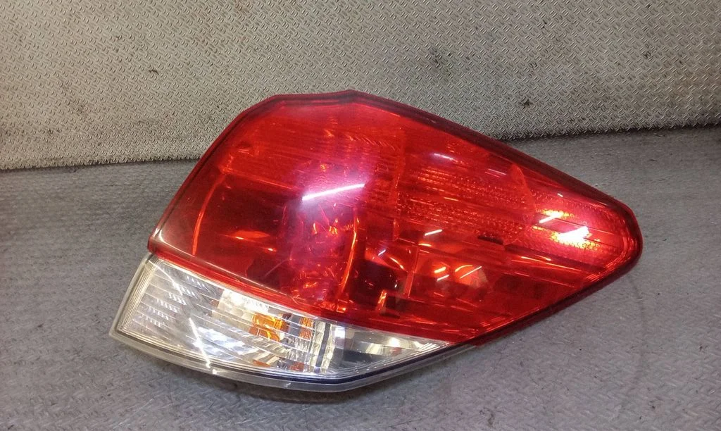 Rear/tail lights – right