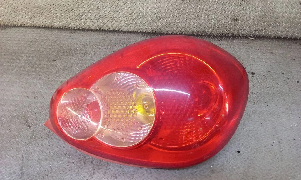 Aizmugurējais lukturis virsbūvē 815600H020 – Toyota Aygo AB10 (2005-2014)