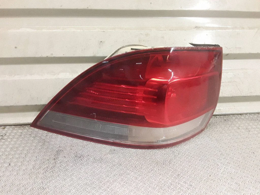 Lampa tylna w błotniku – lewa