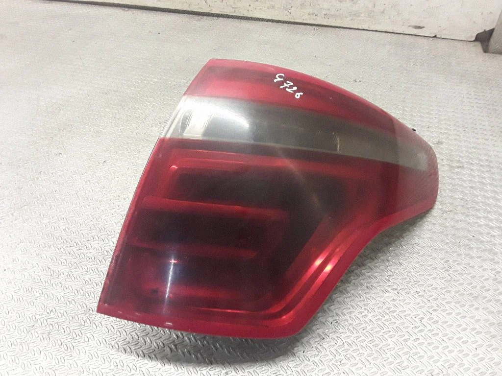 Rear/tail lights – right