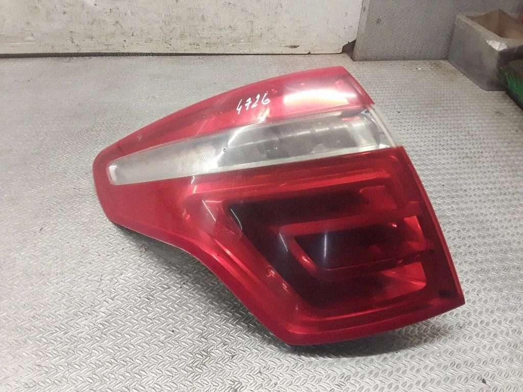 Rear/tail lights – left