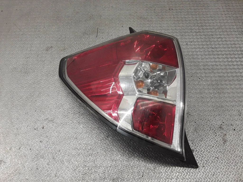Lampa tylna w błotniku – lewa