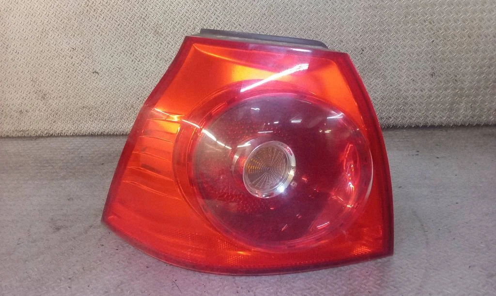 Lampa tylna w błotniku – Volkswagen Golf IV (1998-2005)
