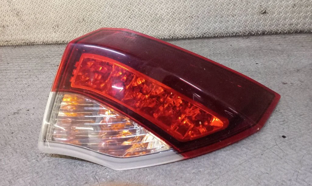 Lampa tylna w błotniku – Renault Laguna III (2007-2015)