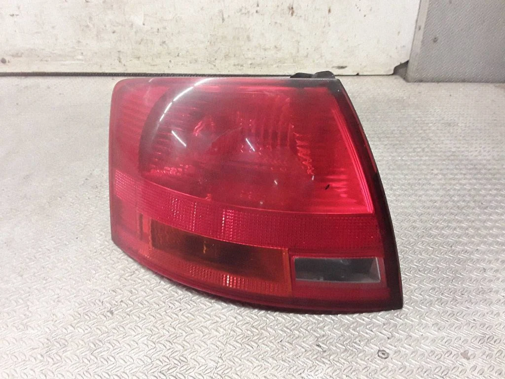 Lampa tylna w błotniku – Audi A4 S4 B7 8E 8H (2005-2008)